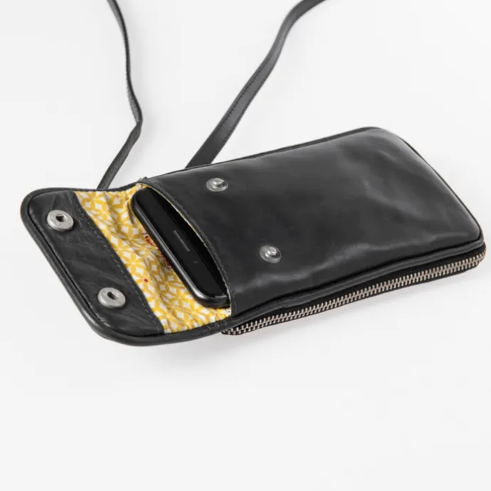 Aunts & Uncles Jamies Orchard Cloudberry Phone Bag jet black