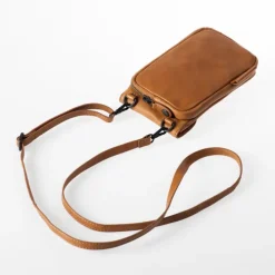 Aunts & Uncles Mrs. Lemon Dash Twist Phonebag caramel