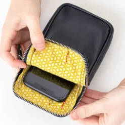 Aunts & Uncles Prune Phone bag jet black