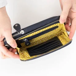 Aunts & Uncles Prune Phone bag jet black
