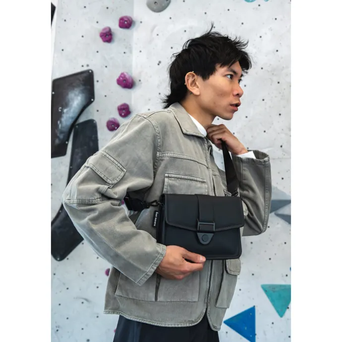 Bold Banana Beyond Bold Crossbody obsidian