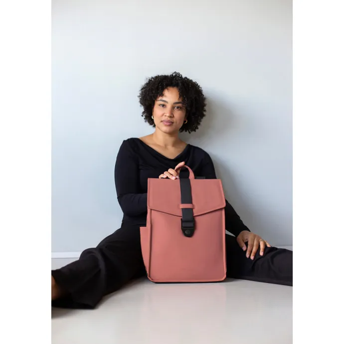 Bold Banana Beyond Bold Envelope Backpack dusty pink-black