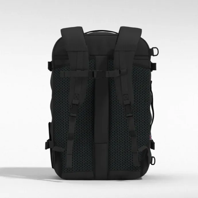 CabinZero Classic Plus 42L absolute black
