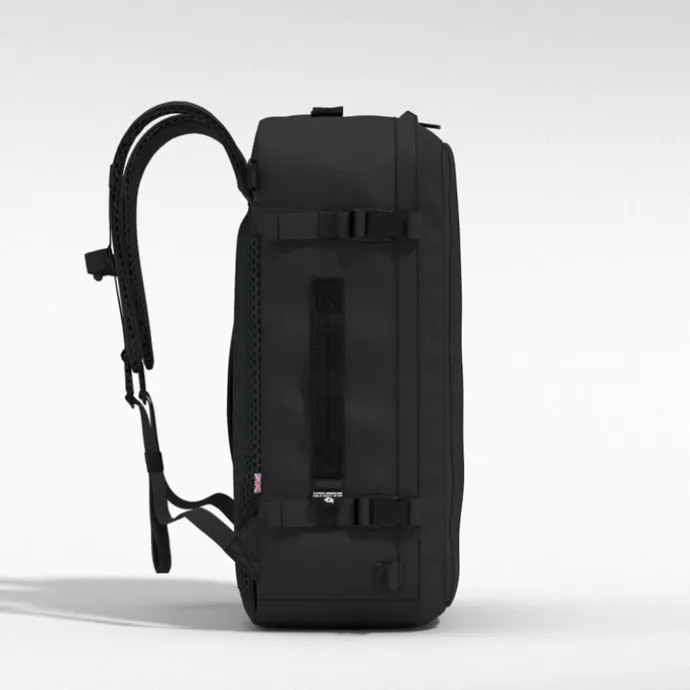 CabinZero Classic Plus 42L absolute black