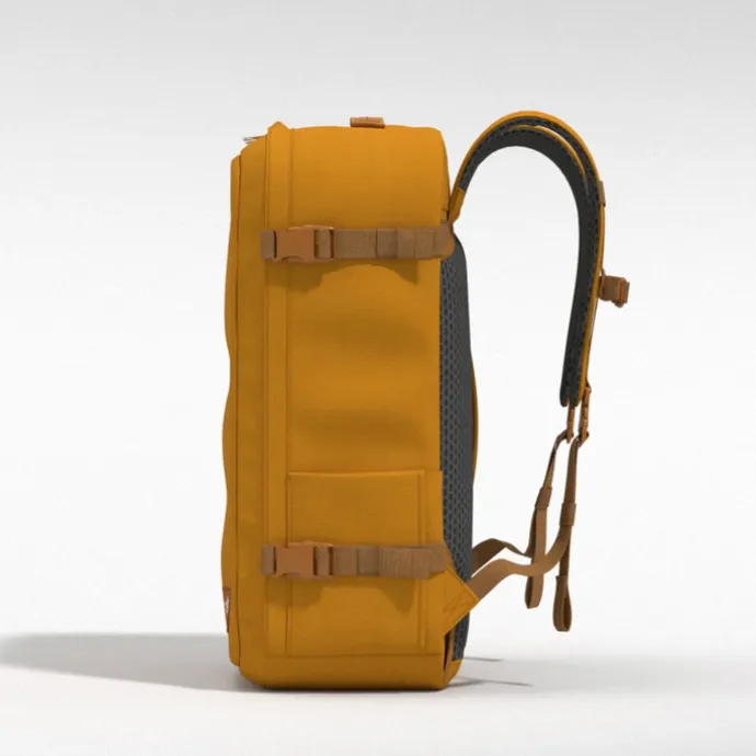 CabinZero Classic Plus 42L orange chill