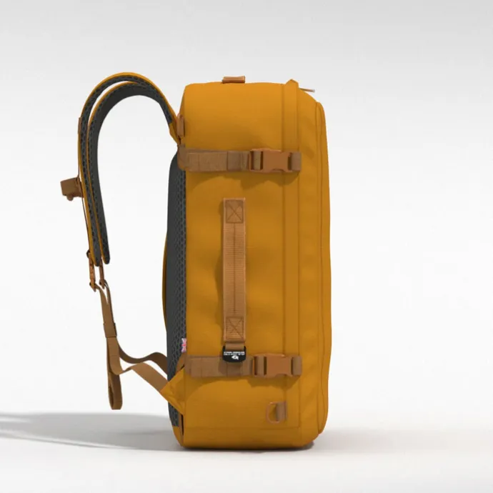 CabinZero Classic Plus 42L orange chill