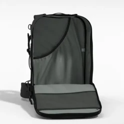 CabinZero Classic Pro 42L absolute black