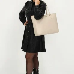 Charm London Birmingham II Shoulderbag 15.6" crème