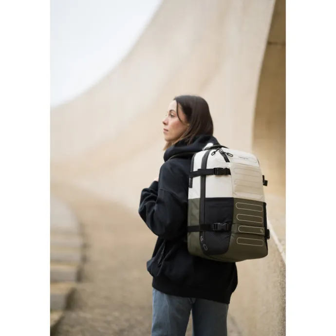 Hedgren Comby Performance Trip Cabin Backpack M 15.6" Expandable vaporous grey