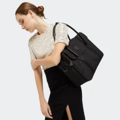 Kipling Superworker signature emb