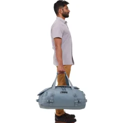 Thule Chasm Duffel 40L pond