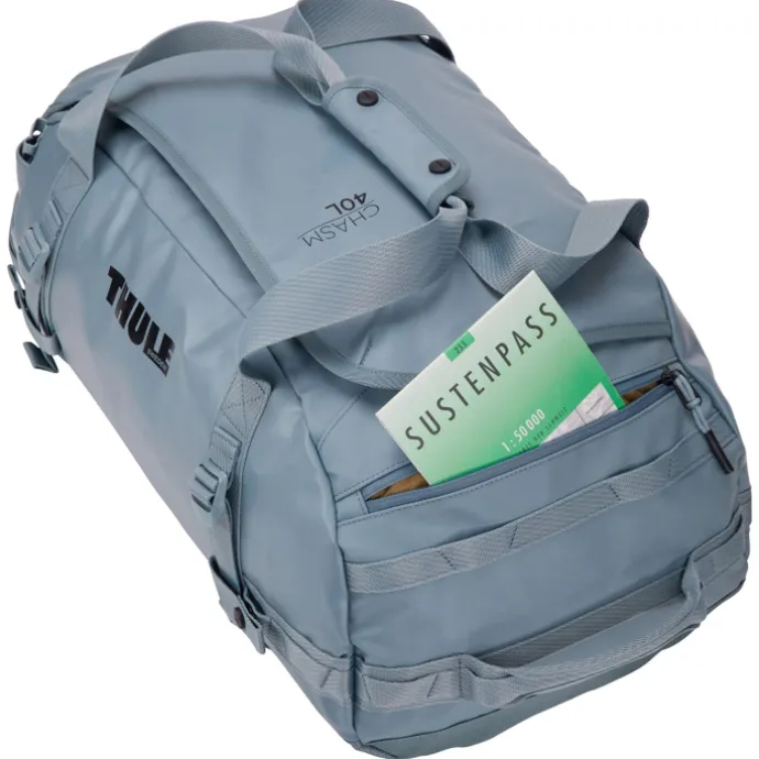 Thule Chasm Duffel 40L pond