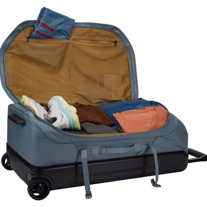 Thule Chasm Rolling Duffel pond