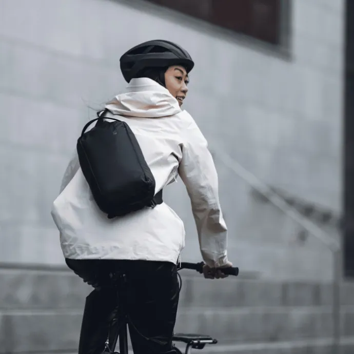 Thule Tact Sling 8L black