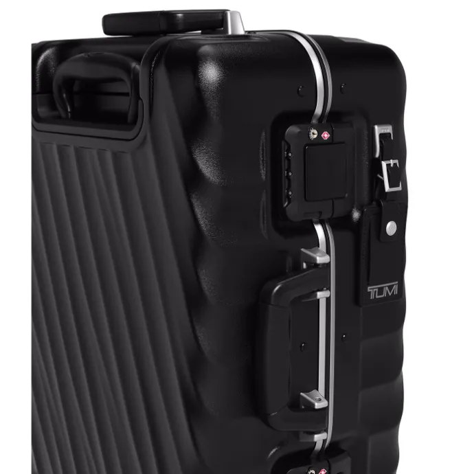 TUMI 19 Degree Frame Intl Wheel C/O black texture
