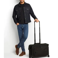 TUMI Alpha Garment 4 Wheel Carry-On black