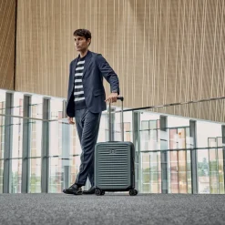 Victorinox Airox Advanced Global Carry-On black