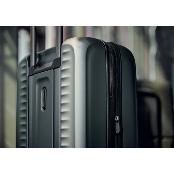 Victorinox Airox Advanced Medium Case stone white