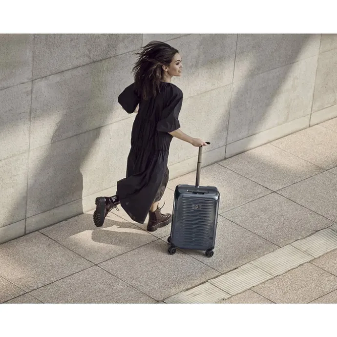 Victorinox Airox Frequent Flyer Hardside Carry-On victorinox red